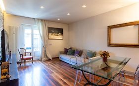Porta Venezia- Design Apartment, 2-Bedrooms, Netflix, Wifi